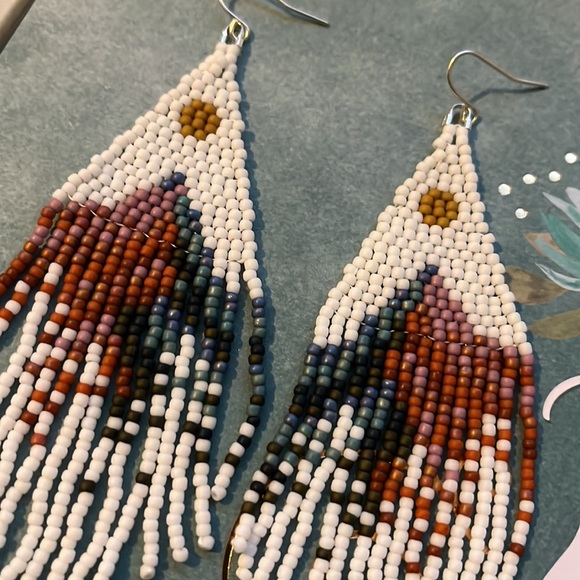 Premium beaded fringe earrings - Picture 3 of 5